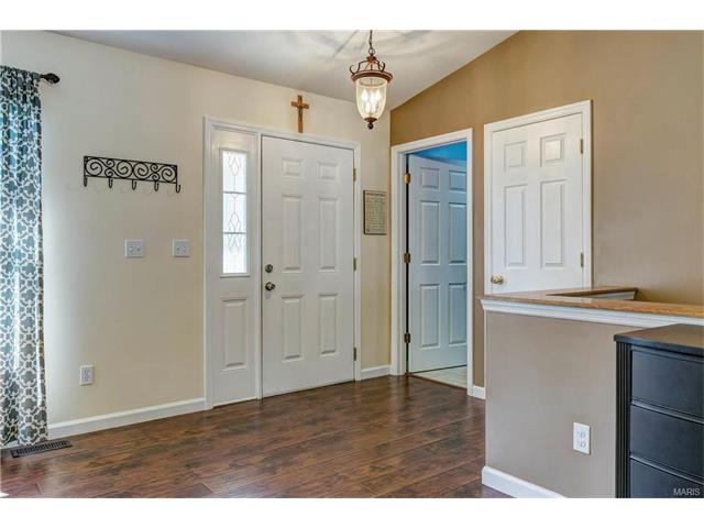 493 Chatham Dr, O'fallon, MO 63366 photo 3