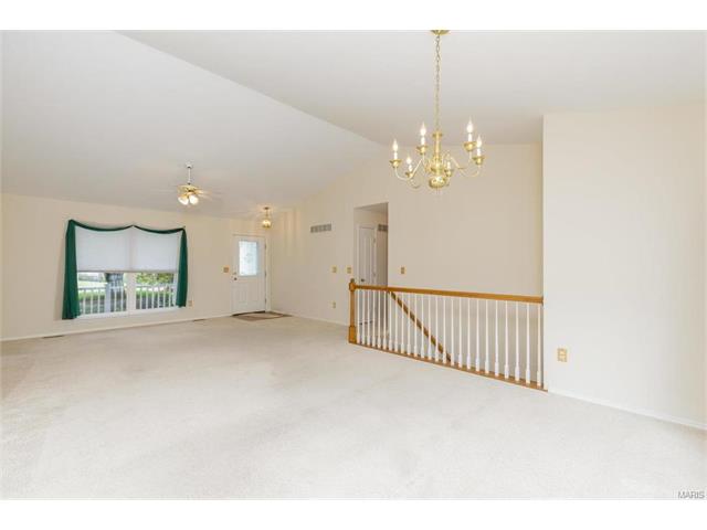 2 Royallcrest Ct, O'fallon, MO 63368 photo 3
