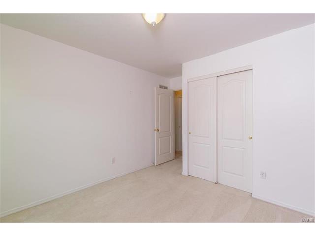 2 Royallcrest Ct, O'fallon, MO 63368 photo 28