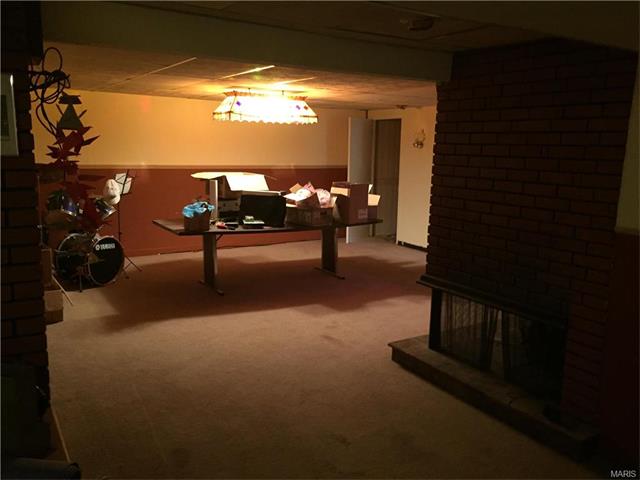 1241 Dorne Dr, Ballwin, MO 63021 photo 17