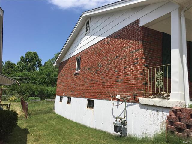 1241 Dorne Dr, Ballwin, MO 63021 photo 2