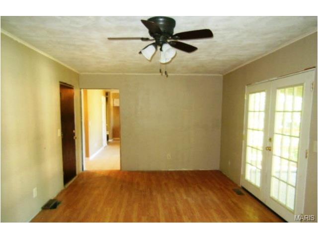 607 Riverside Dr, Saint Charles, MO 63304 photo 3