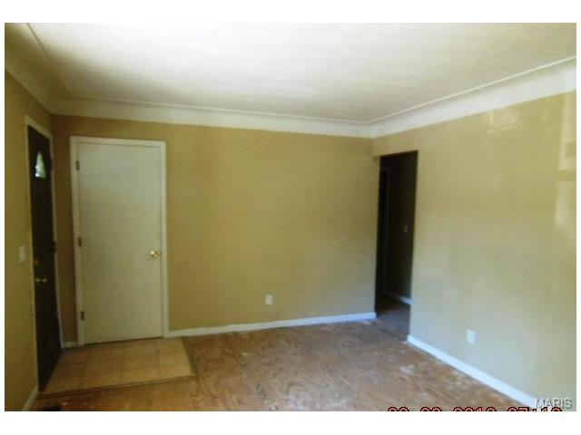 607 Riverside Dr, Saint Charles, MO 63304 photo 9