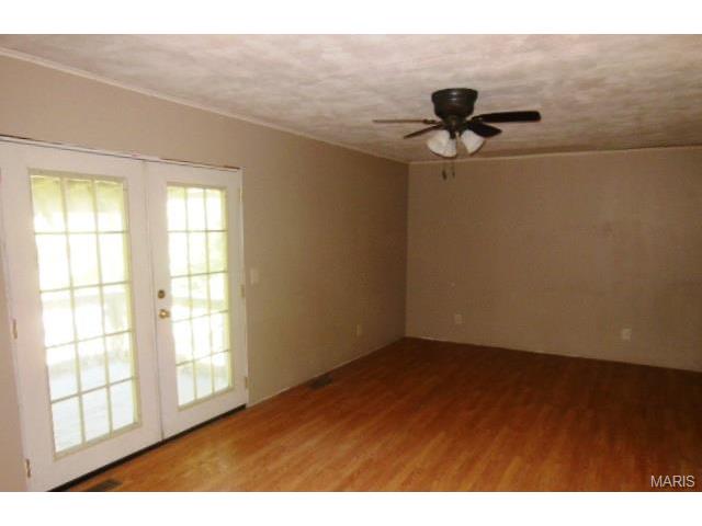 607 Riverside Dr, Saint Charles, MO 63304 photo 5