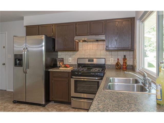 615 Twigwood Dr, Ballwin, MO 63021 photo 8