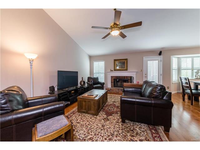2575 Hickory Manor Dr, Ballwin, MO 63011 photo 5