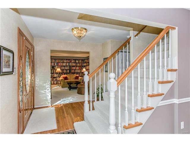 15517 Chequer Dr, Chesterfield, MO 63017 photo 2