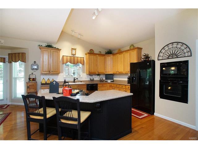 833 Castle Pines Dr, Ballwin, MO 63021 photo 13