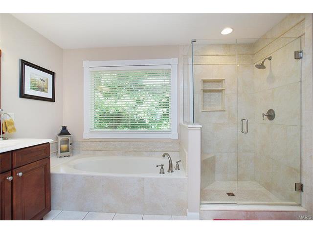833 Castle Pines Dr, Ballwin, MO 63021 photo 25