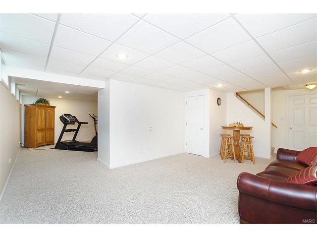 833 Castle Pines Dr, Ballwin, MO 63021 photo 34