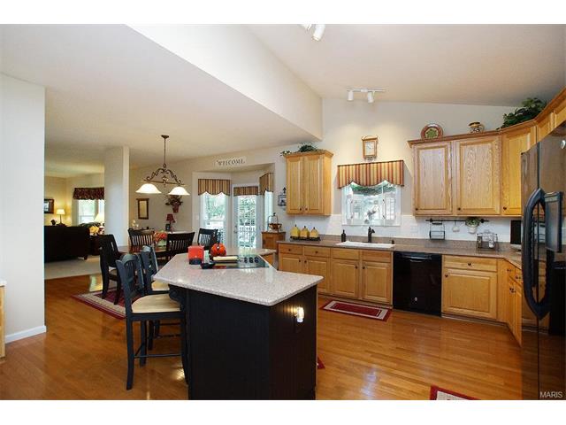 833 Castle Pines Dr, Ballwin, MO 63021 photo 12