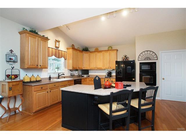 833 Castle Pines Dr, Ballwin, MO 63021 photo 14