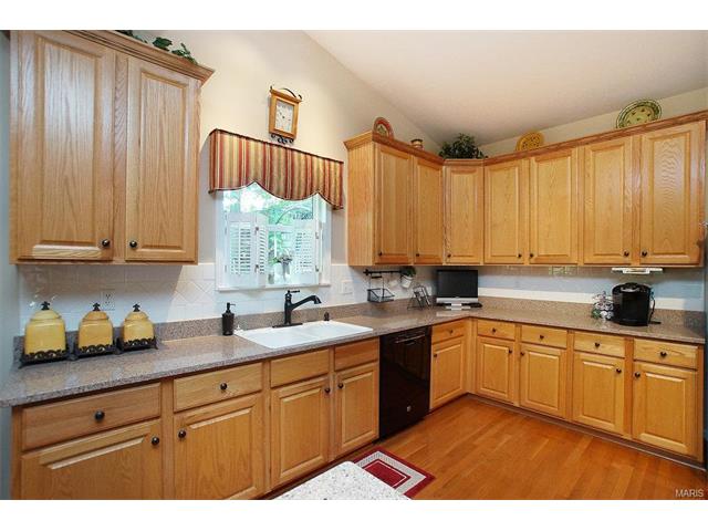 833 Castle Pines Dr, Ballwin, MO 63021 photo 15