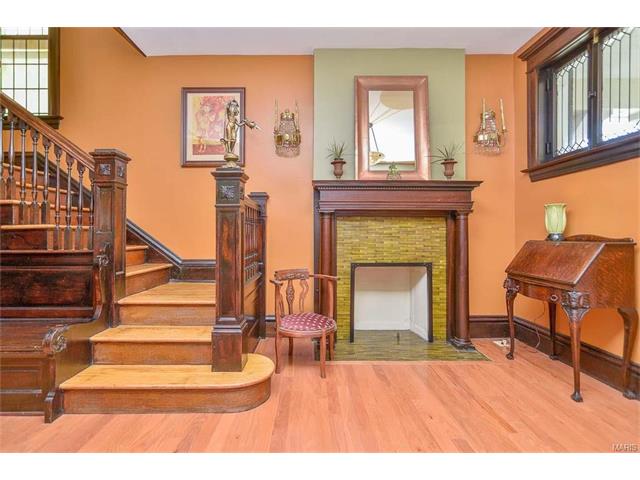 3670 Castleman Ave, Saint Louis, MO 63110 photo 4