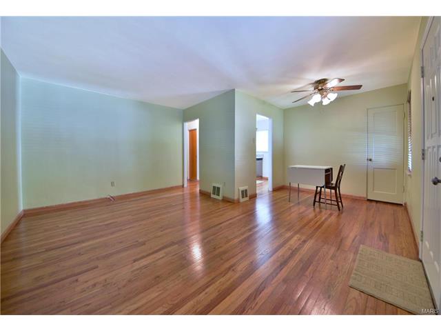 7133 Sharp Ave, Saint Louis, MO 63116 photo 3