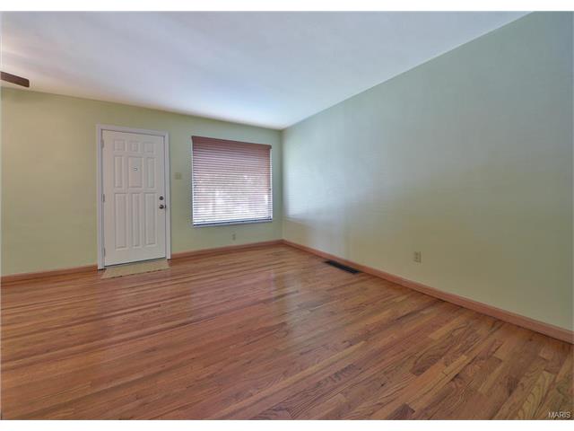 7133 Sharp Ave, Saint Louis, MO 63116 photo 2