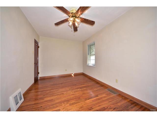 7133 Sharp Ave, Saint Louis, MO 63116 photo 9