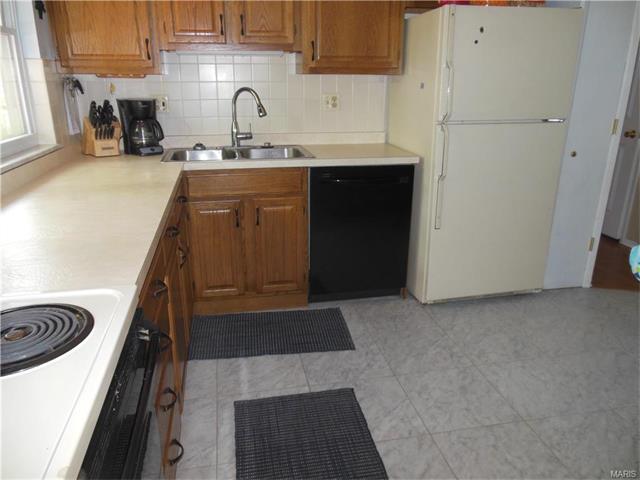 935 Brookvale Ter, Ballwin, MO 63021 photo 19