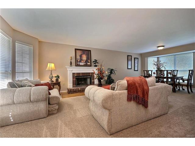 16764 Hickory Crest Dr, Wildwood, MO 63011 photo 2