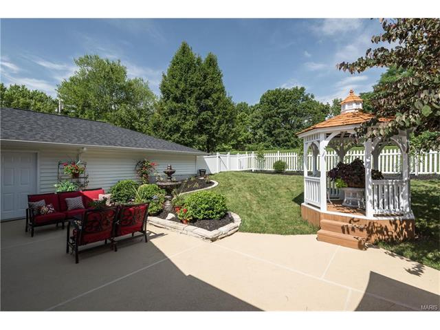 6 Lochhaven Ln, Ballwin, MO 63021 photo 3