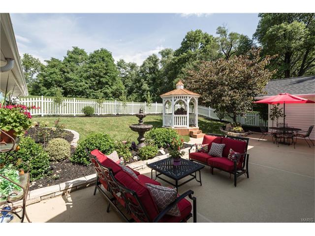 6 Lochhaven Ln, Ballwin, MO 63021 photo 4