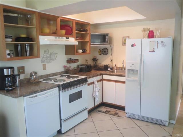 420 Applestone Dr, Ballwin, MO 63021 photo 5