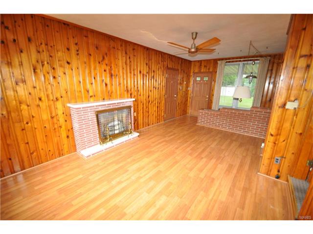 8 Wayne St, Saint Charles, MO 63301 photo 9