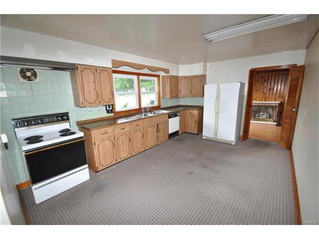 8 Wayne St, Saint Charles, MO 63301 photo 4