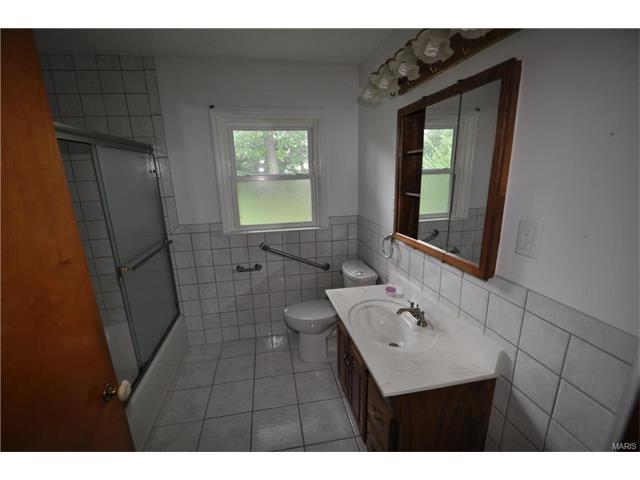 8 Wayne St, Saint Charles, MO 63301 photo 6