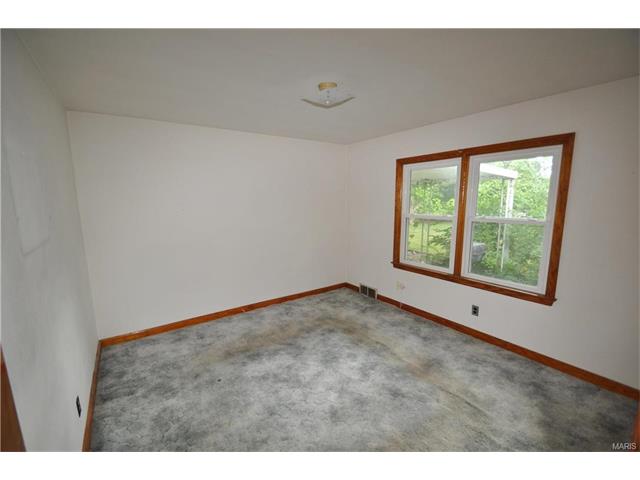 8 Wayne St, Saint Charles, MO 63301 photo 5