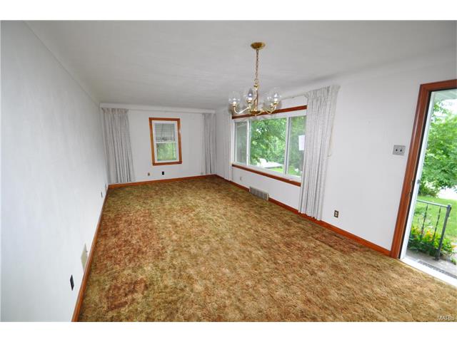 8 Wayne St, Saint Charles, MO 63301 photo 3