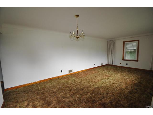 8 Wayne St, Saint Charles, MO 63301 photo 2