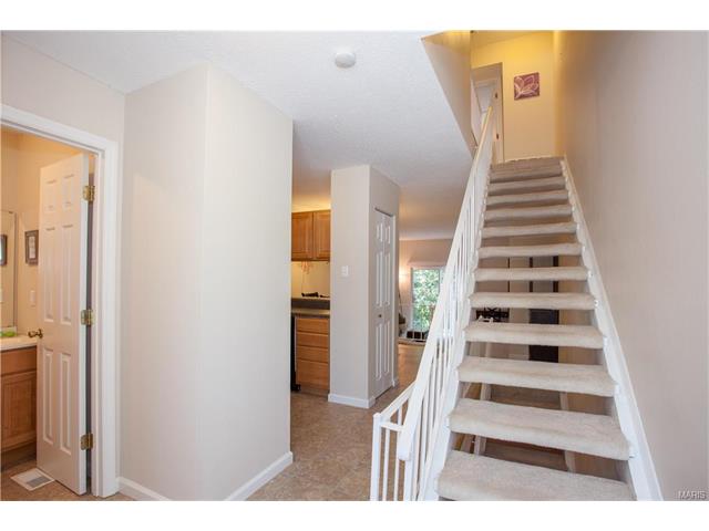 1220 Wicklow Rd #F, Ballwin, MO 63021 photo 2
