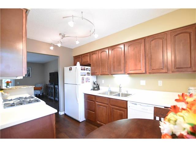819 Knickerbacker, Ballwin, MO 63021 photo 7