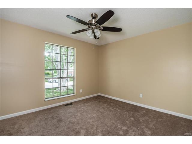 32 Chip Dr, O'fallon, MO 63366 photo 5