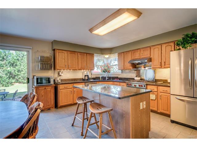 1203 Summer Lynne Dr, O'fallon, MO 63366 photo 2