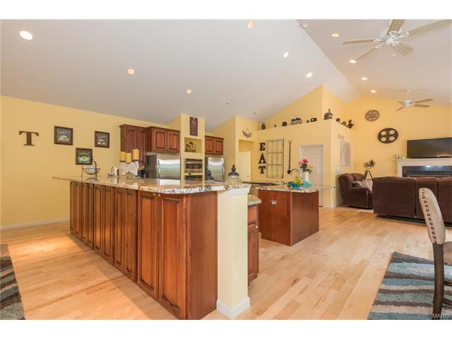 810 Stonecastle Ct, O'fallon, MO 63366 photo 18