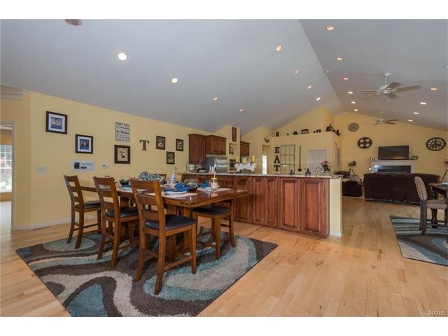 810 Stonecastle Ct, O'fallon, MO 63366 photo 16