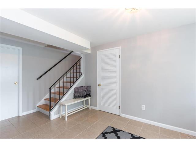 807 Gaillard Ct, Ballwin, MO 63011 photo 3