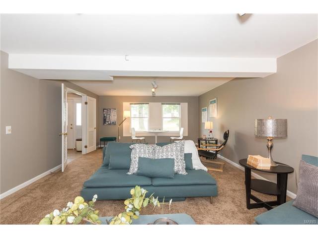 807 Gaillard Ct, Ballwin, MO 63011 photo 4