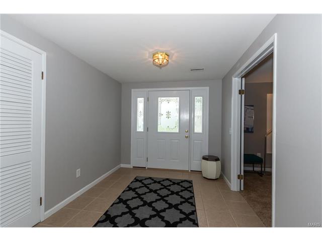 807 Gaillard Ct, Ballwin, MO 63011 photo 2