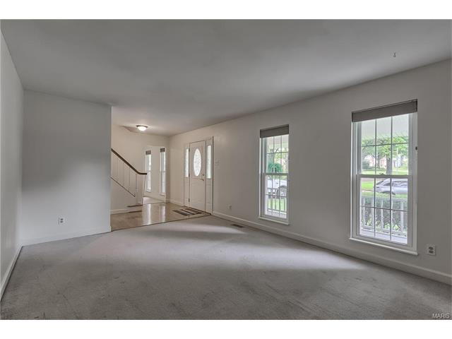 1131 Great Falls Ct, Ballwin, MO 63021 photo 4