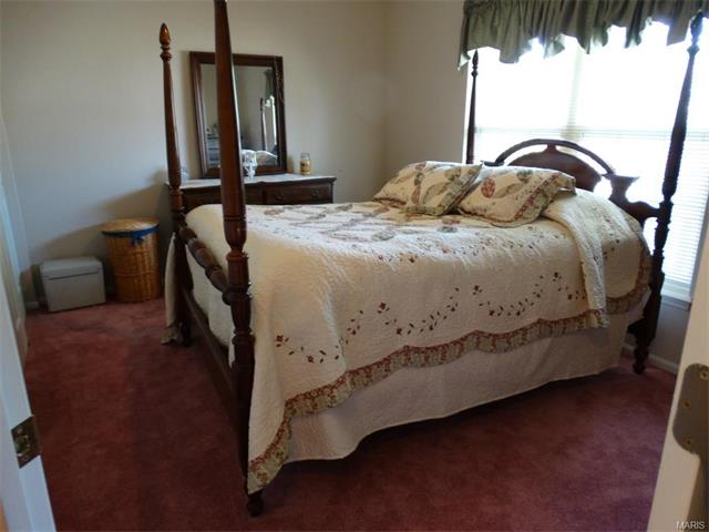 1122 Castle Pnes, St Peters, MO 63366 photo 20