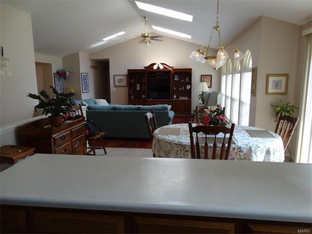 1122 Castle Pnes, St Peters, MO 63366 photo 6