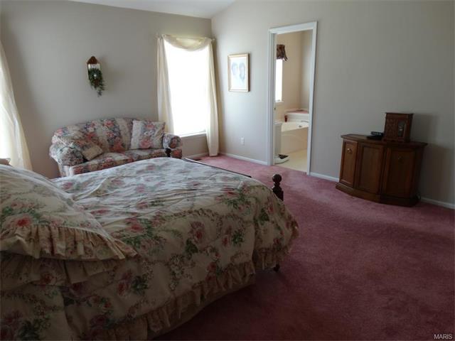 1122 Castle Pnes, St Peters, MO 63366 photo 13