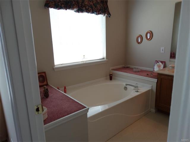 1122 Castle Pnes, St Peters, MO 63366 photo 15