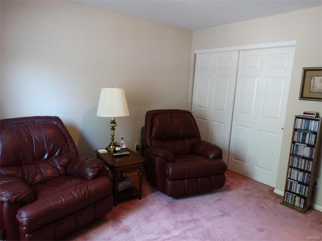 1122 Castle Pnes, St Peters, MO 63366 photo 25