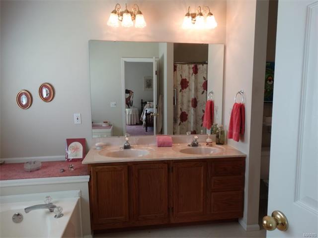 1122 Castle Pnes, St Peters, MO 63366 photo 17