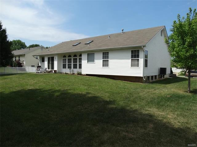 1122 Castle Pnes, St Peters, MO 63366 photo 30