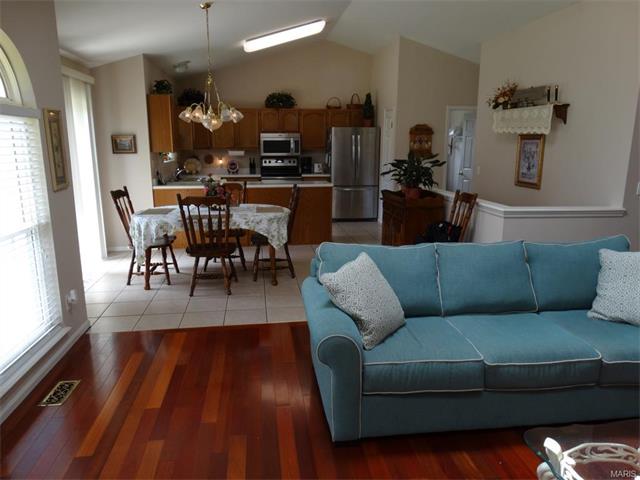 1122 Castle Pnes, St Peters, MO 63366 photo 5